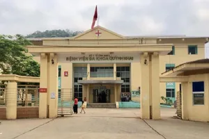 Bé gái 13 tuổi nghi bị làm nhục trong phòng X-Quang kể gì?