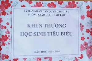 Phòng GD&ĐT nói về vụ phần thưởng chỉ là 1 tờ giấy màu xanh 