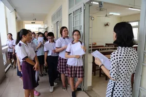 Đề thi môn Toán vào lớp 10 ở Hà Nội 