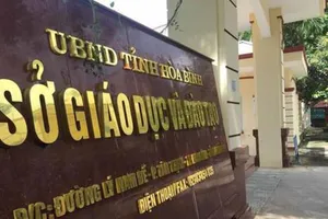 Khai trừ đảng 2 cựu cán bộ gian lận điểm thi ở Hoà Bình