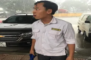 Tài xế taxi đánh 3 cô gái vì không đi xe