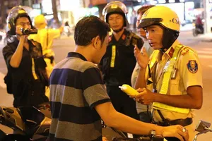 Ép người khác uống rượu, bia sẽ bị phạt đến 3 triệu đồng