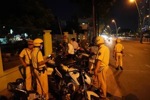 Bị kiểm tra nồng độ cồn, quay sang đánh quản lý quán karaoke