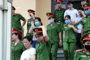 Phụ huynh bức xúc vì con 'bị nâng điểm'