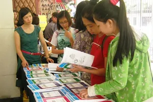 Bộ GD&ĐT 'xin rút' soạn SGK vì chuyên gia chọn nhà xuất bản