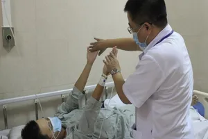 Hà Nội: Ăn tiết canh lợn, thanh niên 29 tuổi hôn mê 