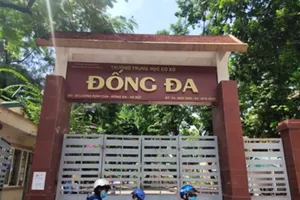 Học sinh lớp 8 rơi từ tầng 2 trong giờ ra chơi