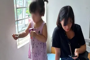 Người đàn ông đánh bé 2 tuổi vẫn chưa đến công an trình diện