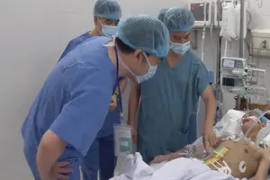 Lần đầu tiên bác sĩ Việt Nam ghép ruột thành công