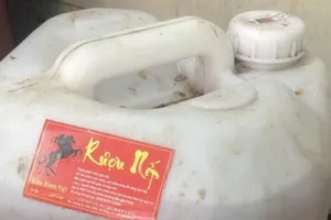 Uống rượu nếp, 1 người chết 6 người nhập viện