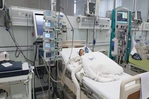 Bị tay chân miệng, bé 3 tuổi suy hô hấp, nguy kịch 