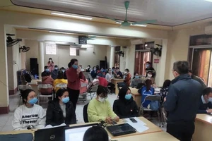 Hải Dương: Xuyên đêm lấy mẫu xét nghiệm cho hàng ngàn người