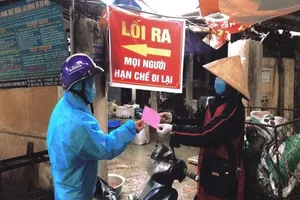 Dịch COVID-19: Người dân TP Chí Linh dùng tem phiếu đi chợ