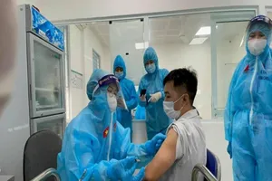 2 ngày tiêm vaccine COVID-19: 5 trường hợp phản vệ phải xử trí