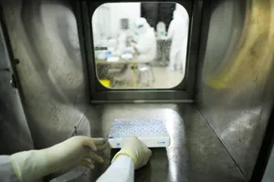 Hà Nội: Nhân viên kế toán BV Đức Giang nghi mắc COVID-19