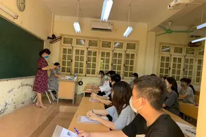 Hà Nội: 1 thí sinh bị đình chỉ do mang điện thoại vào phòng thi