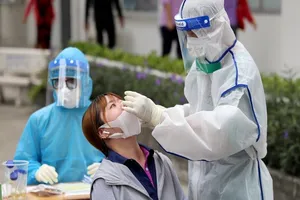 Sáng 9-7 thêm 425 ca COVID-19, TP.HCM bắt đầu giãn cách theo chỉ thị 16