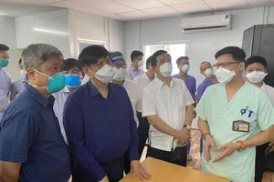 Bộ trưởng Bộ Y tế: Cung cấp đủ thiết bị để cứu bệnh nhân COVID-19 nặng