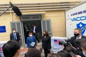 Hơn 800.000 liều vaccine Pfizer Mỹ viện trợ về đến Việt Nam 