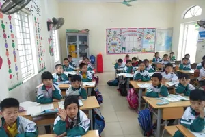 Ca COVID tăng cao, thêm 14 địa phương cho học sinh trở lại học trực tuyến 