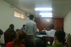 3 thiếu niên giật đồ du khách nước ngoài đêm khuya