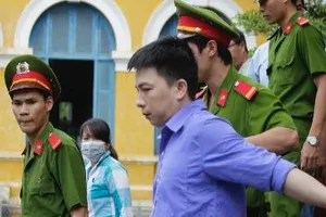 Bênh vợ, chồng vượt biển về giết người