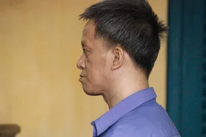 Bị đòi chia tay, đổ xăng thiêu cả hai mẹ con người tình