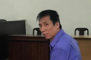 Ghen với phi công trẻ của người tình, đốt luôn cả hai 