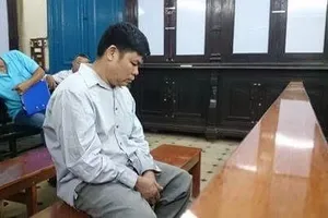 Rủ bé gái 10 tuổi đi bắt ốc rồi xâm hại