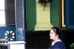 Mở lại phiên xử ‘kiều nữ’ lừa giáo sư