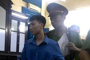 Đi đòi tiền lương bị em trai giám đốc đâm chết