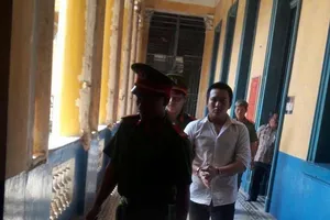 Đang thi hành án treo vẫn liều đi nhà nghỉ với tình nhí