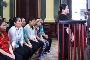 Hai lần mở tòa vẫn chưa xử được 'trùm' ve chai