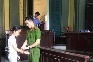 Vợ 'qua mặt' chồng bán nhà chưa rõ có lừa không?