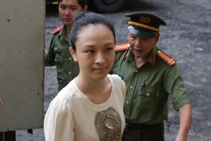 Hoa hậu Phương Nga từ chối luật sư của mẹ mời