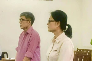 Mẹ hầu tòa vì 'chạy án' cho con