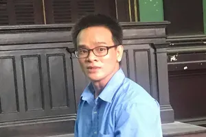 Kẻ cuồng si giết con gái giáo sư nổi quạu tại tòa