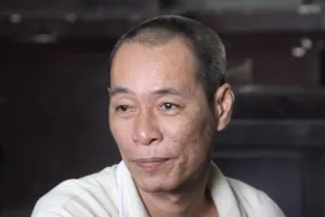 Chồng ép vợ uống thuốc độc vì báo công an chuyện nhà