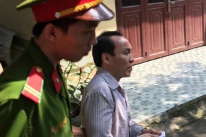 Lừa làm thủ tục đi Mỹ, chiếm đoạt hàng trăm triệu đồng