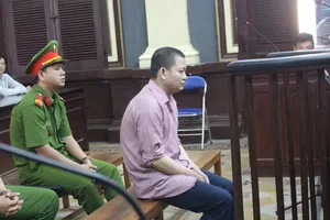 Người chồng giết vợ bỏ vào thùng phuy kêu oan tại tòa