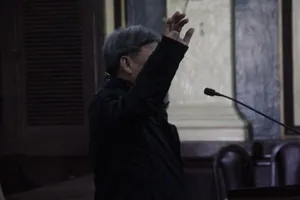 Kẻ trốn truy nã lên tivi tiếp tục thoát tội giết người 