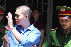 Mất trắng 4,2 tỉ tiền thật vì mua 18 tỉ... tiền giả