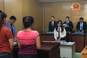 Hai chị em hoa khôi cùng hầu tòa