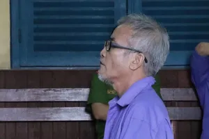 Giảm án cho ông già giết nam thanh niên ngủ cạnh vợ