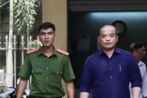 Chủ gara ô tô lừa các đại gia lãnh 30 năm tù