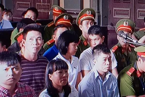 1 bị cáo trong nhóm khủng bố nộp 5 triệu mong được giảm án