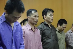 Băng bảo kê mại dâm nam chuyển giới lãnh án