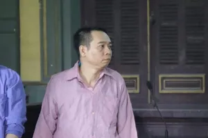 Con rể giết cha mẹ vợ ra tòa chỉ gật và lắc