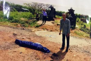 Cuồng ghen, chồng giết vợ đem xác ra nghĩa trang phi tang