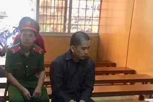 Thủy thủ nước ngoài phê ma túy trong nhà vệ sinh